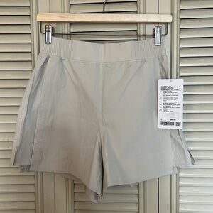 NWT Stretch Woven Relaxed-Fit HR Short 4”